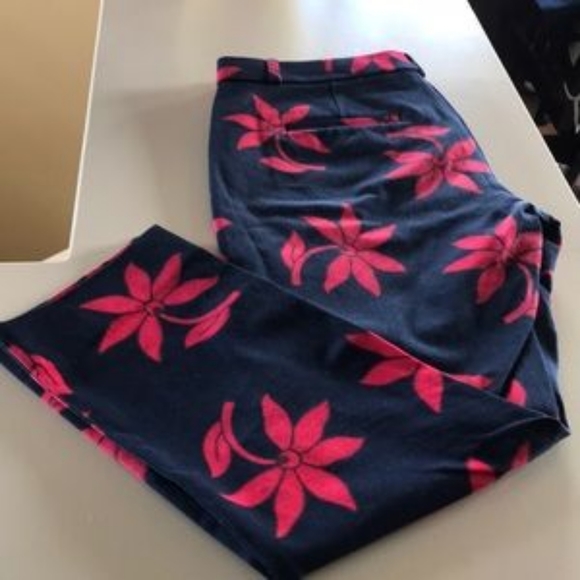 ❣Banana Republic "Ryan" Navy/Red Floral Crop Pants - Picture 4 of 6